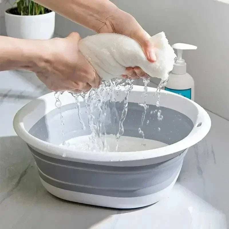 Plastic folding basin in use, ideal for home and travel, durable PP+TPR material.